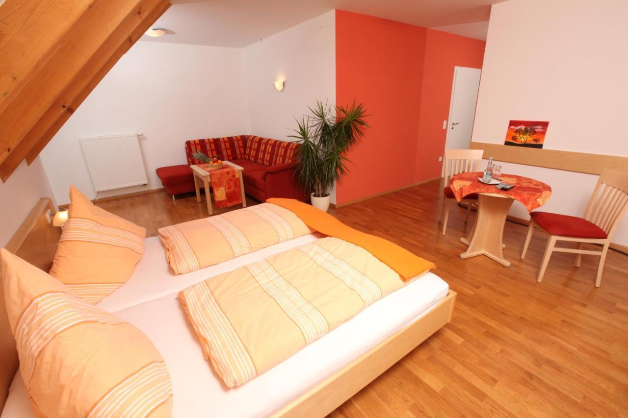 Gasthof-Pension Brauner Hirsch In Alfeld - Mittelfranken Luaran gambar