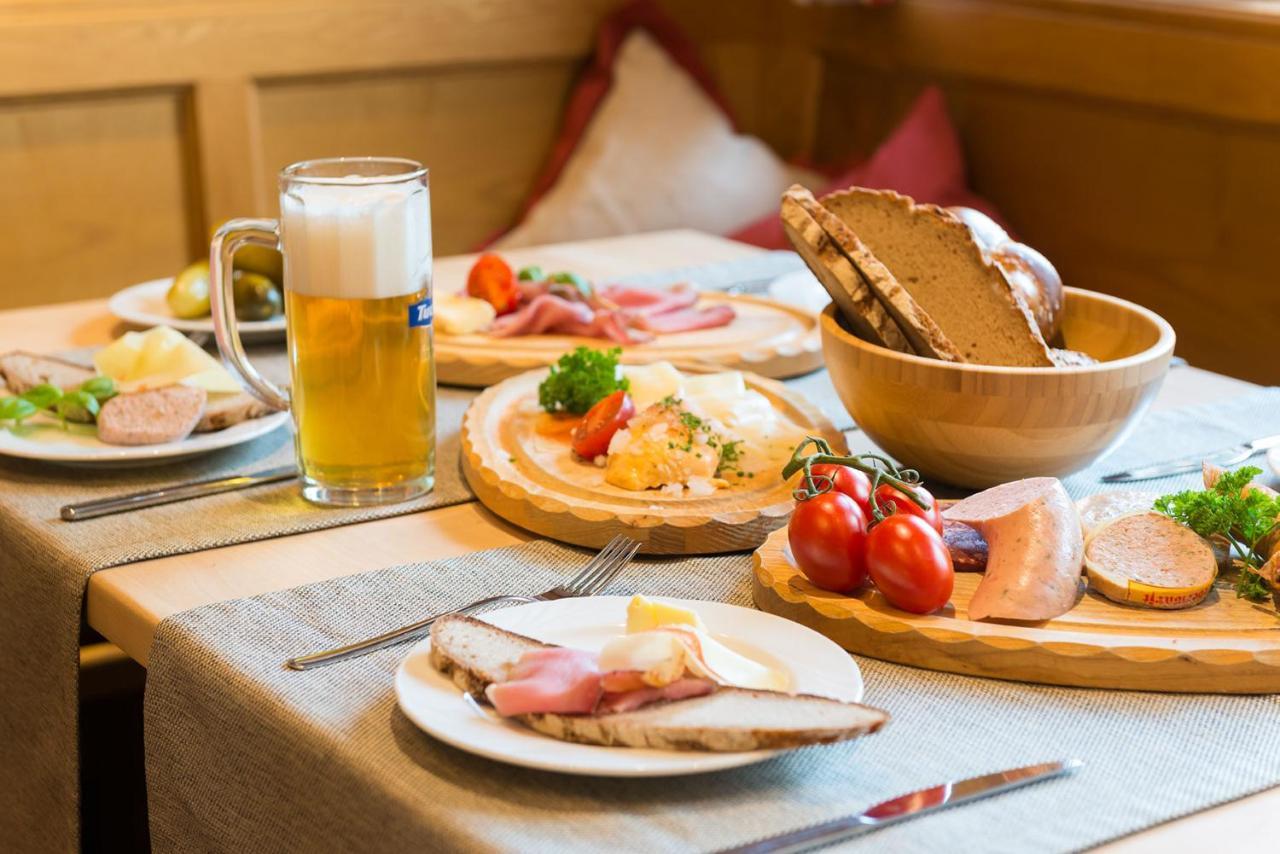 Gasthof-Pension Brauner Hirsch In Alfeld - Mittelfranken Luaran gambar