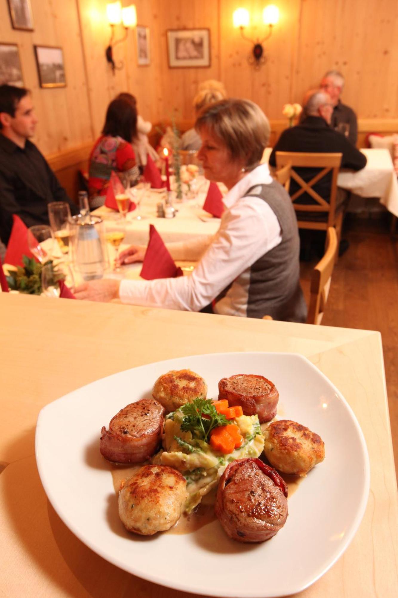 Gasthof-Pension Brauner Hirsch In Alfeld - Mittelfranken Luaran gambar